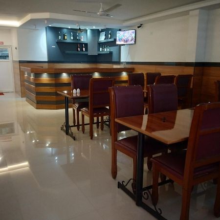 Hotel Priya Chengannur Esterno foto