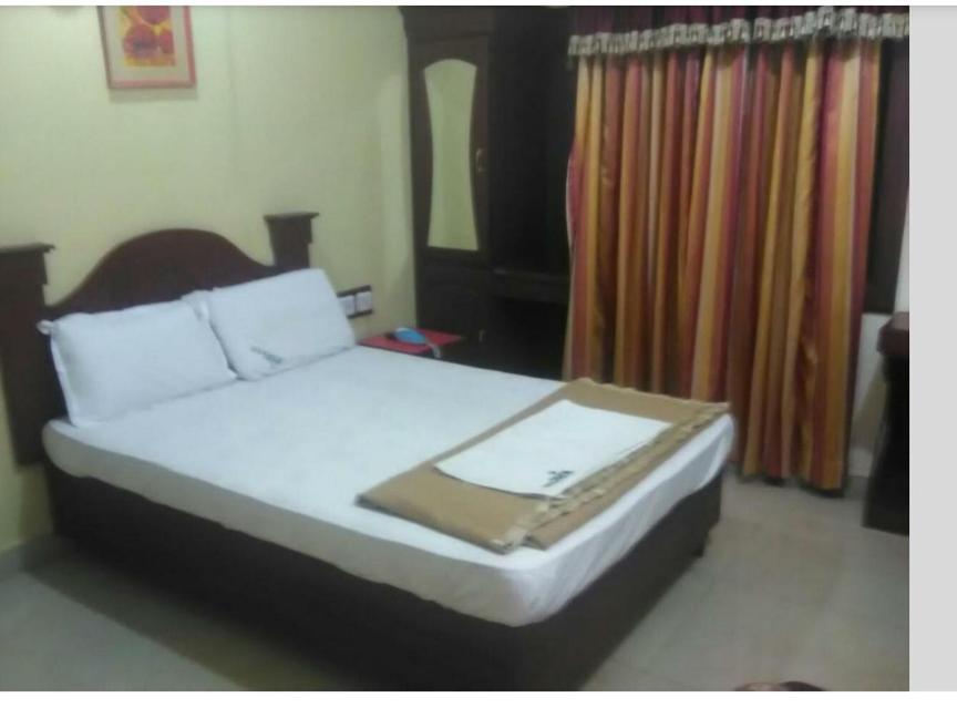 Hotel Priya Chengannur Esterno foto