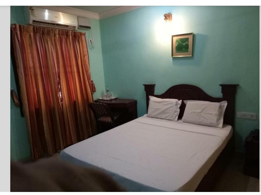 Hotel Priya Chengannur Esterno foto