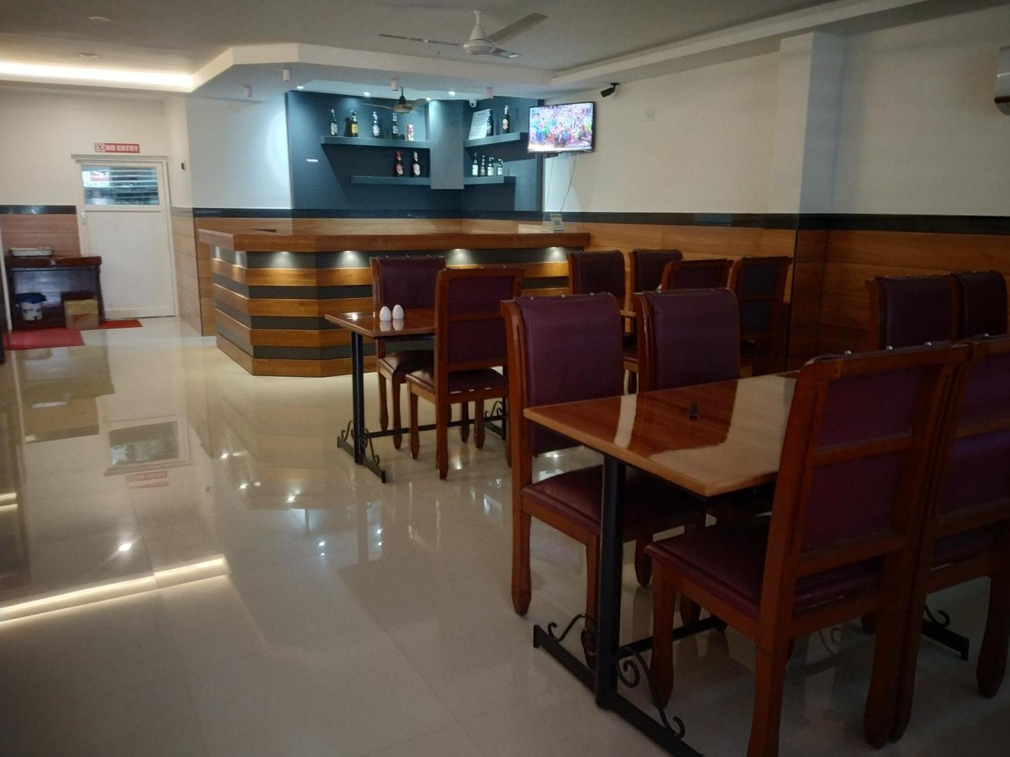 Hotel Priya Chengannur Esterno foto
